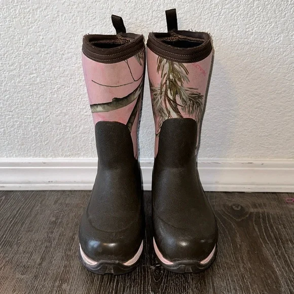 Poshmark store muck boots